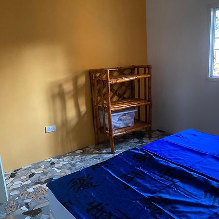 Good Vibes Guesthouse Brusubi Bagian luar foto