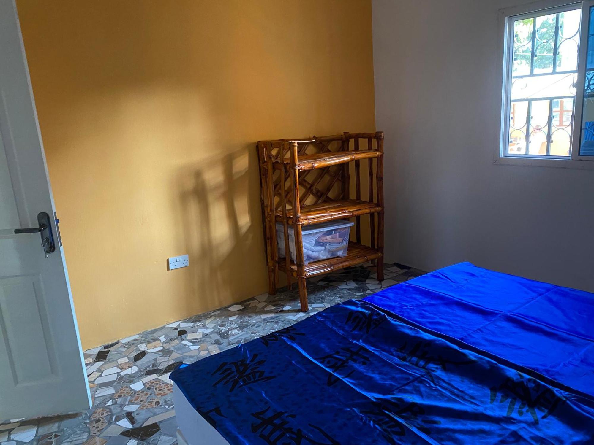 Good Vibes Guesthouse Brusubi Bagian luar foto